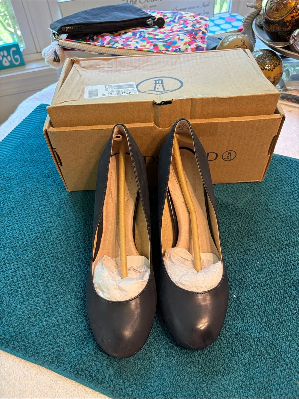 Lands' End Radiant Navy Women's Leather Minnie Pumps size 6M